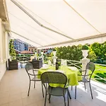 Rachel Trilo Appartement Intra