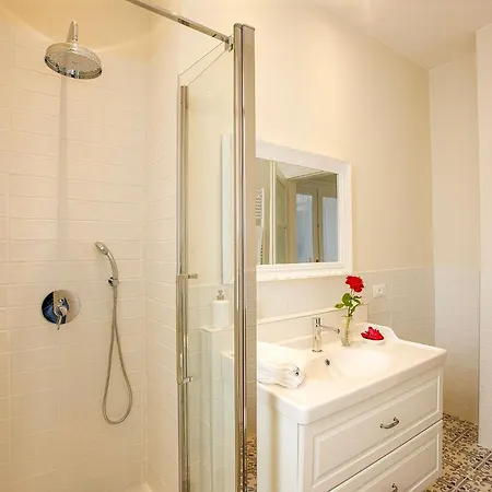 Rachel Trilo * Intra