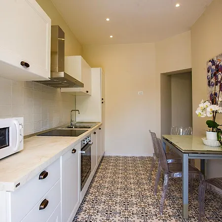 Rachel Trilo Apartamento